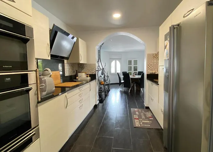 Belle Avec Piscine Villa *