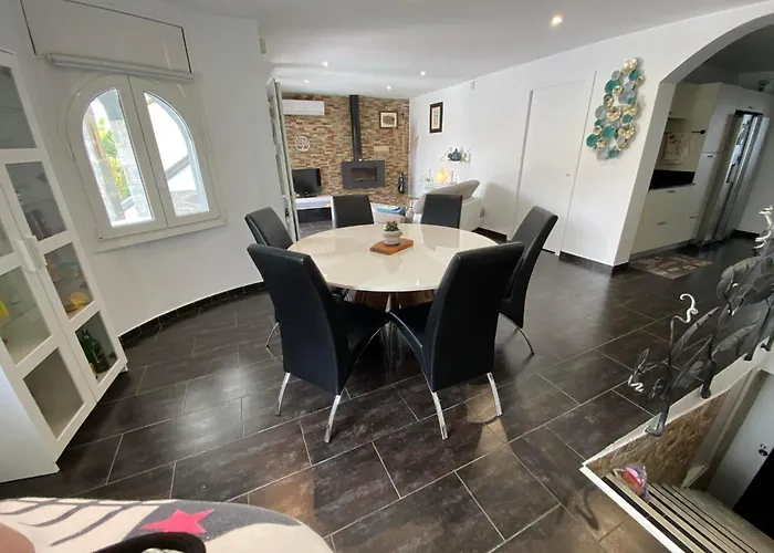Belle Avec Piscine Villa